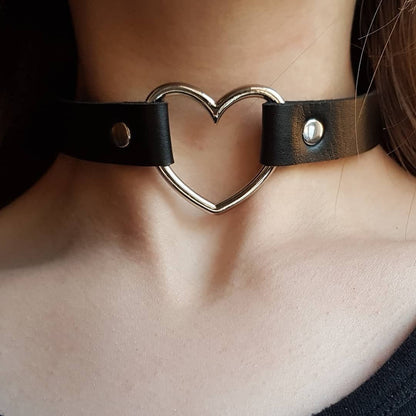 Choker Coração de Couro Ecológico - Naerya