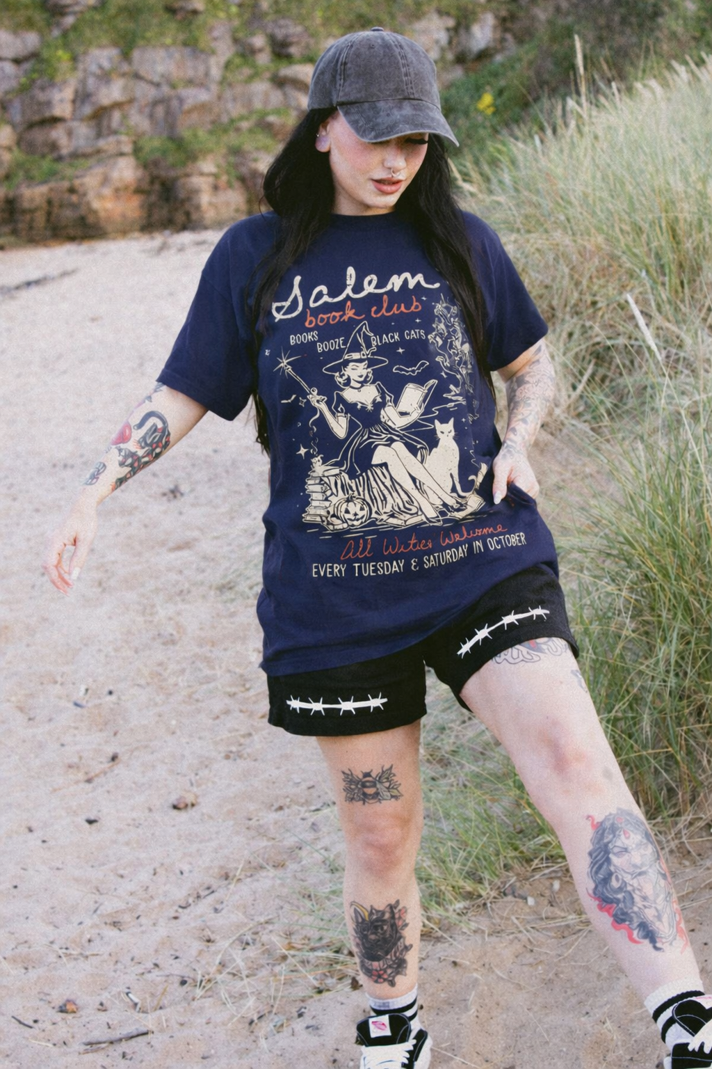 Camiseta Salem Book Club Streetwear - Naerya