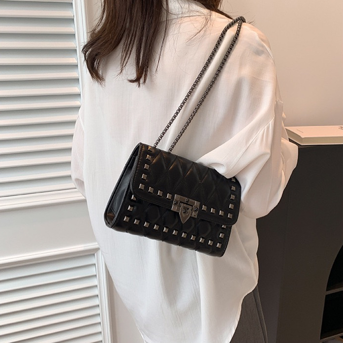 Bolsa feminina crossbody passeio alça corrente (2011)