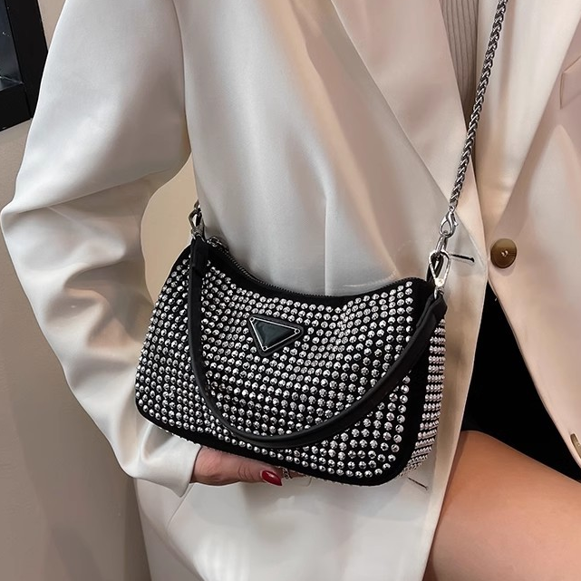 Bolsa Feminina Pequena Transversal Alça de Corrente Prata Brilho Cristais Strass