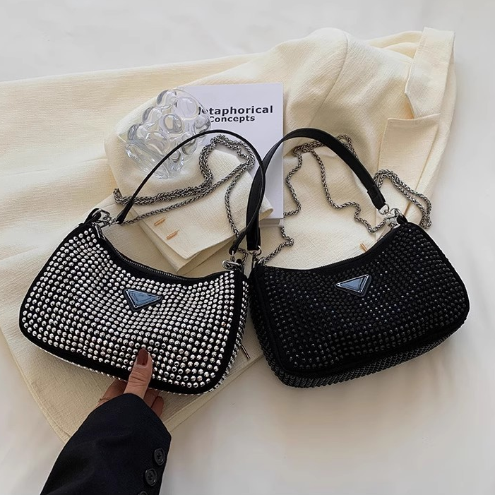 Bolsa Feminina Pequena Transversal Alça de Corrente Prata Brilho Cristais Strass
