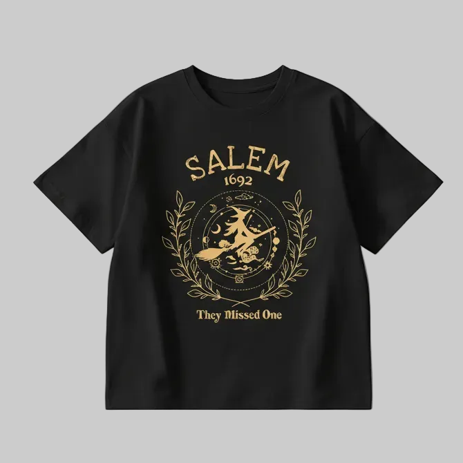 Camiseta Unissex Algodão Halloween 2025 " Salem they missed one "