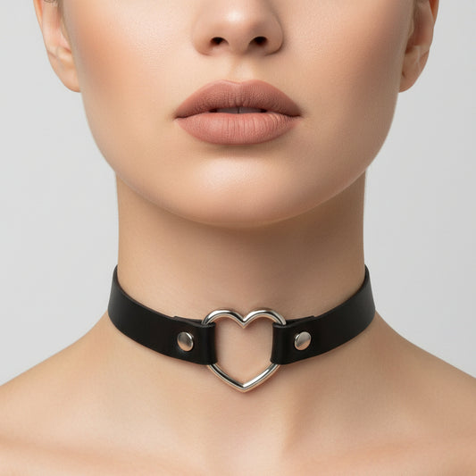 Choker Coração de Couro Ecológico - Naerya