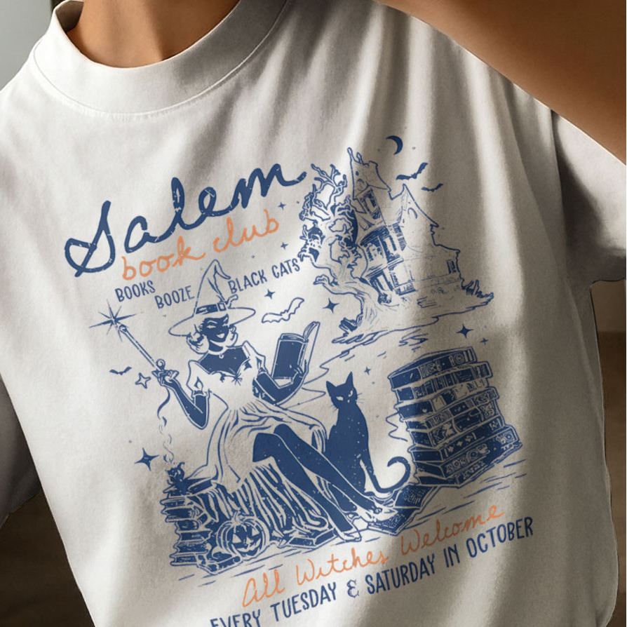 Camiseta com Bruxa, Gato e Livros | Visual Oculto com Estampa Charmosa