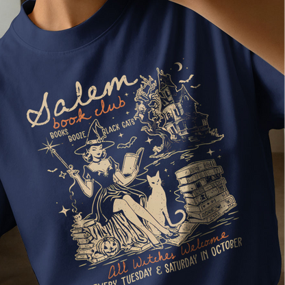 Camiseta com Bruxa, Gato e Livros | Visual Oculto com Estampa Charmosa